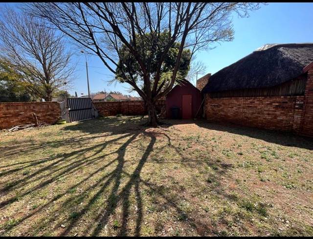 3 BEDROOM TOWNHOUSE FOR SALE IN HELIKONPARK